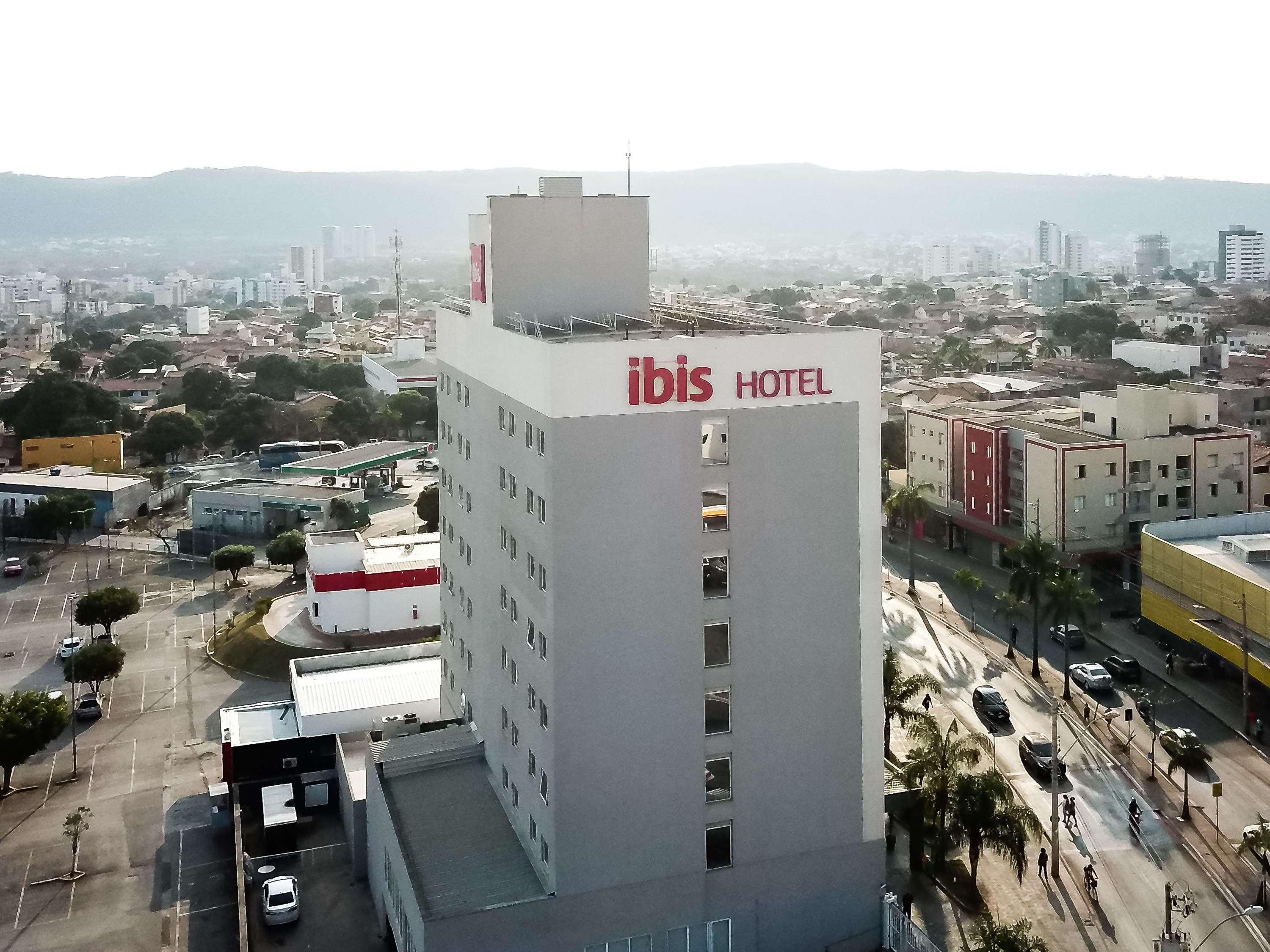 Hotel Ibis Montes Claros Shopping Exterior foto