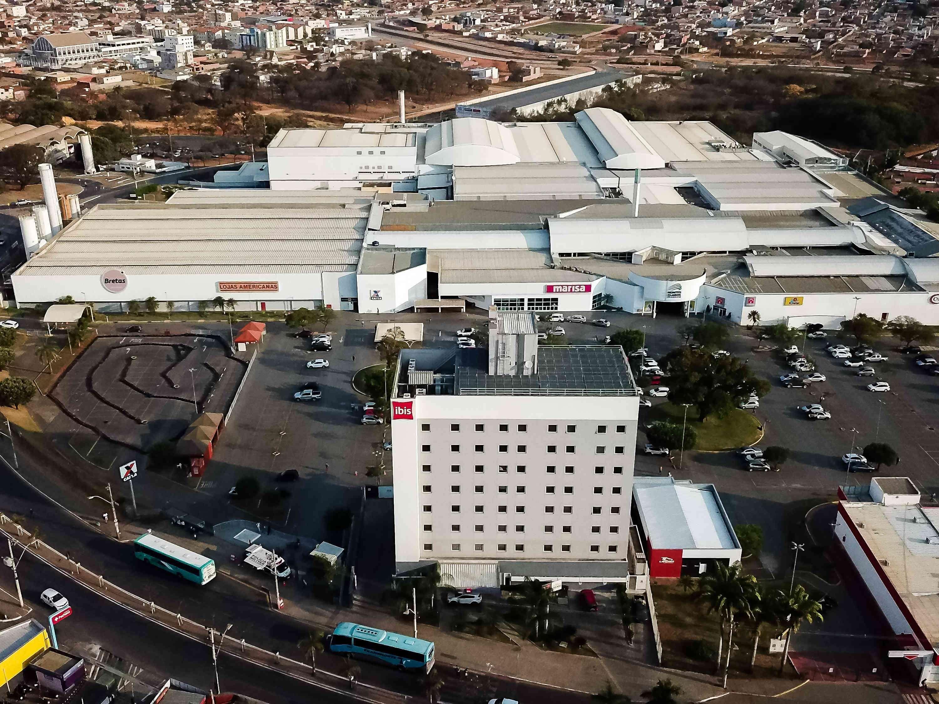 Hotel Ibis Montes Claros Shopping Exterior foto