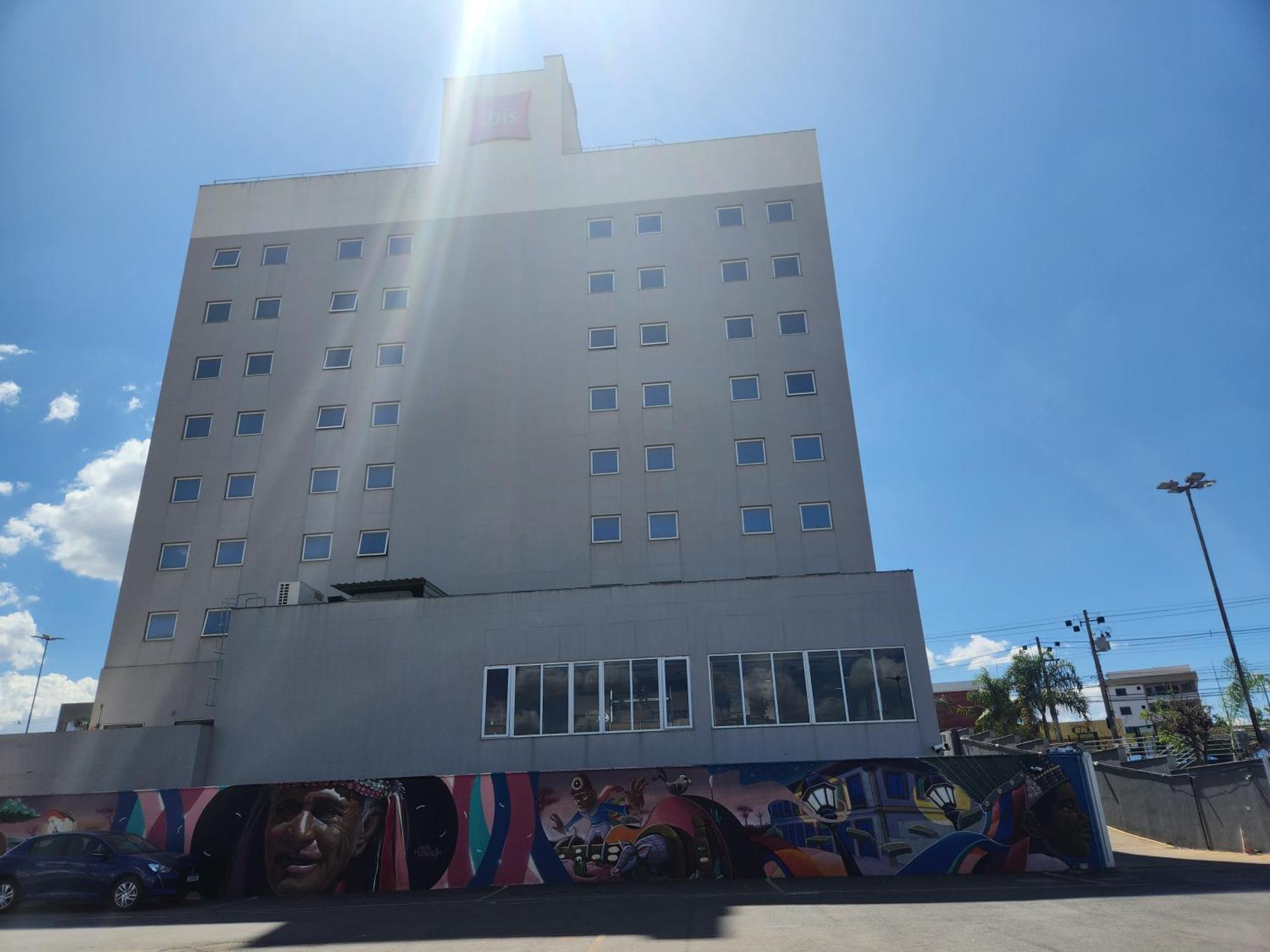 Hotel Ibis Montes Claros Shopping Exterior foto