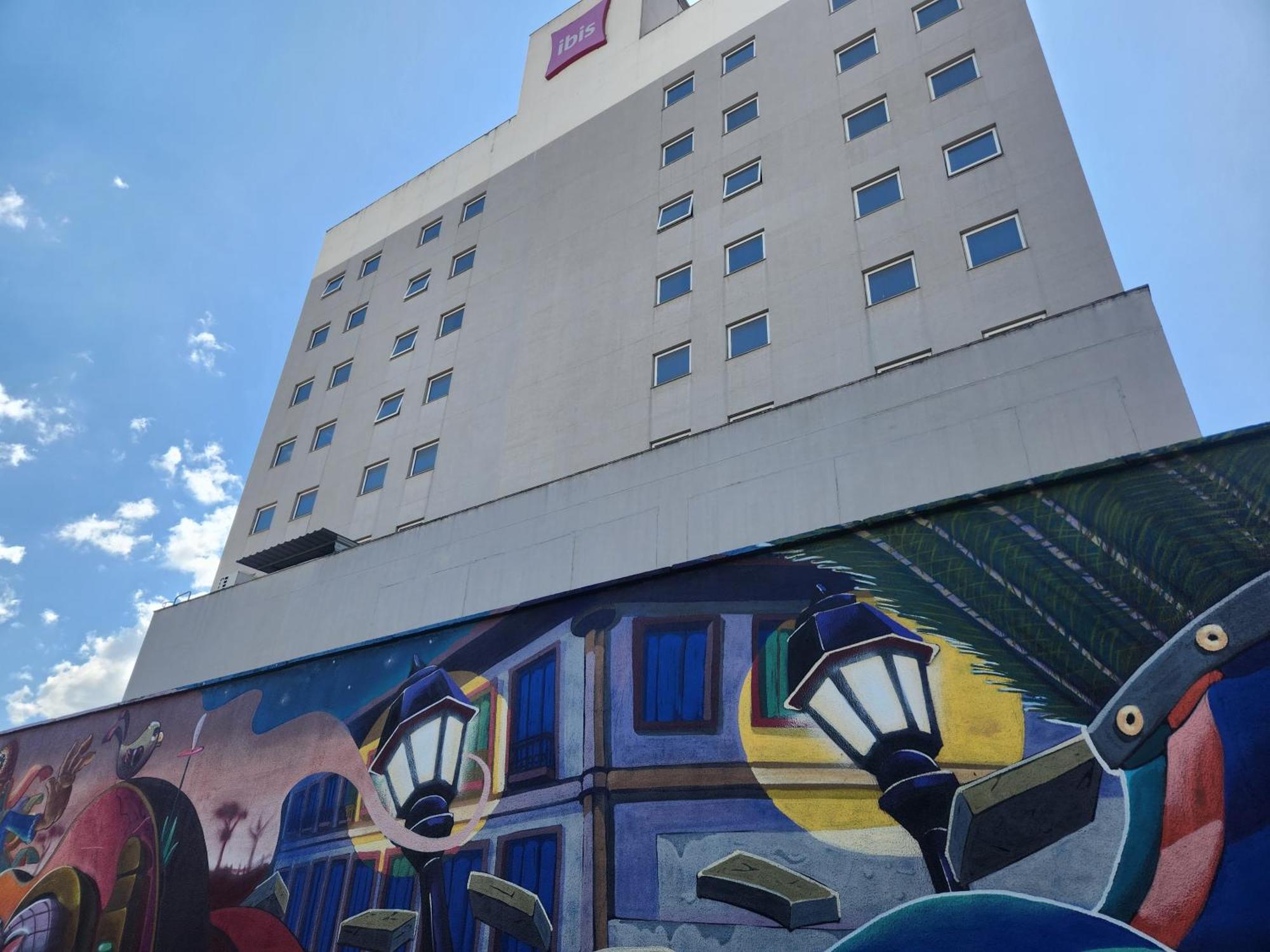 Hotel Ibis Montes Claros Shopping Exterior foto