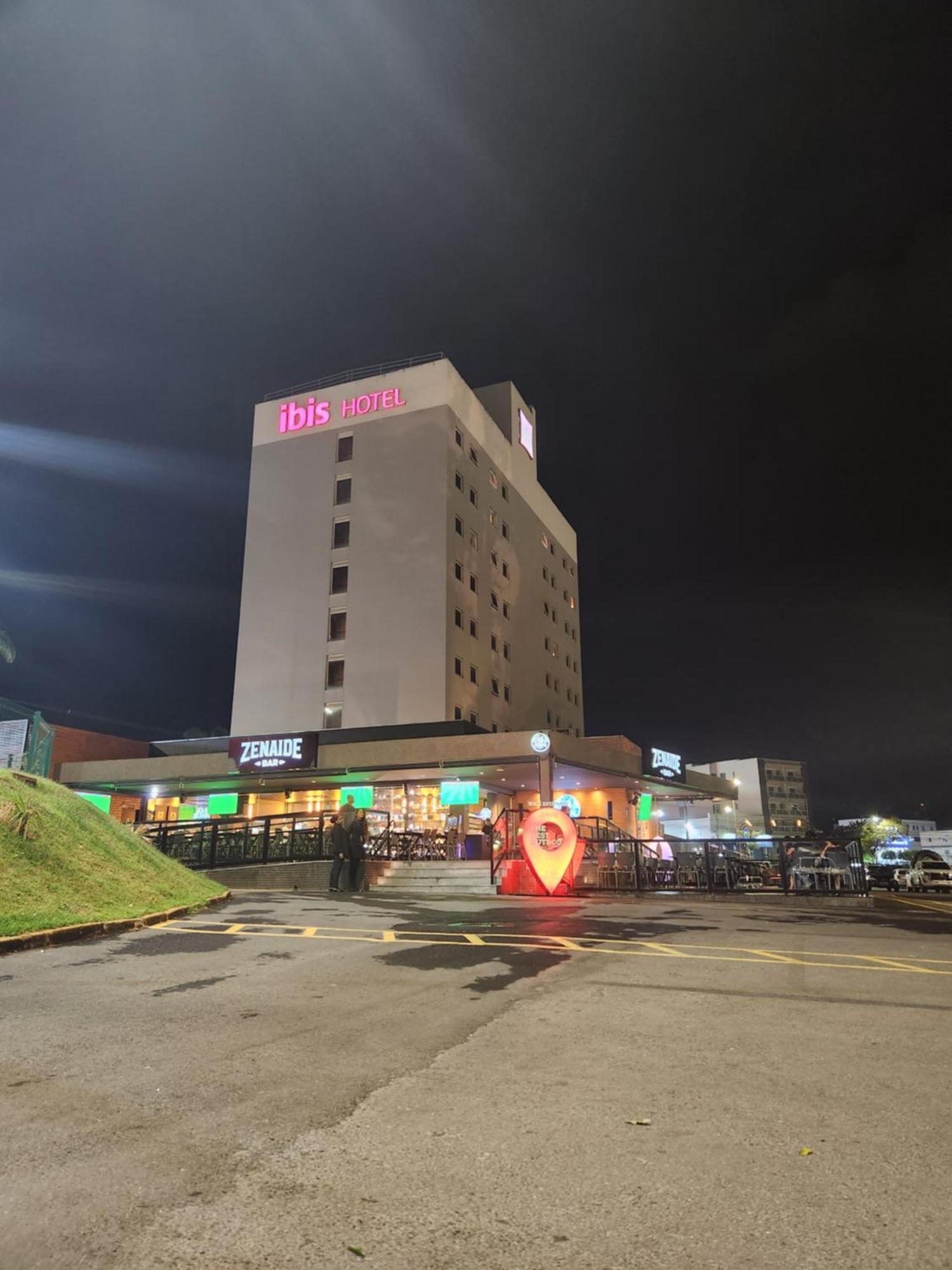 Hotel Ibis Montes Claros Shopping Exterior foto